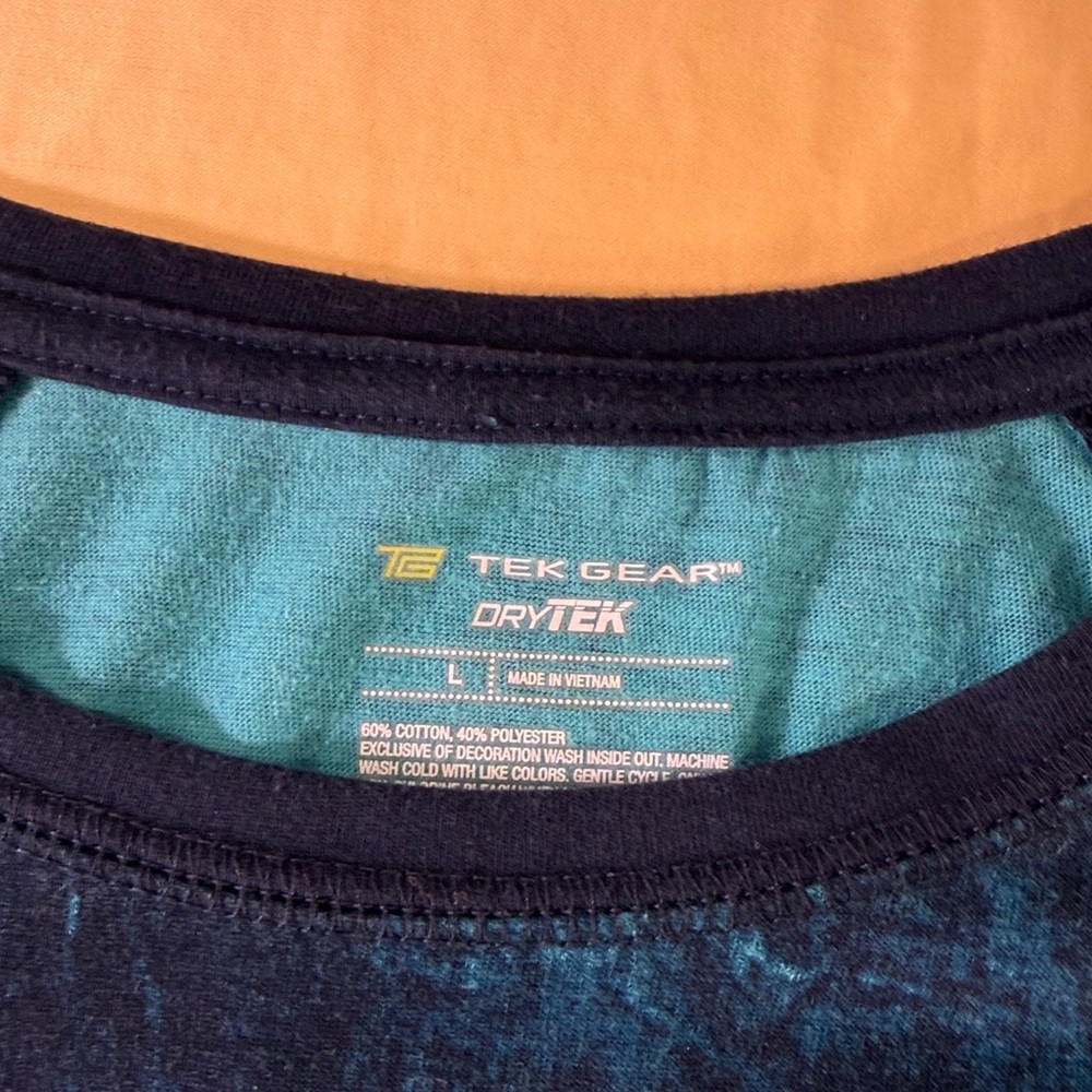 Tek gear dry Tek activewear top crewneck, long sleeve thumb holes size large - Picture 2 of 6